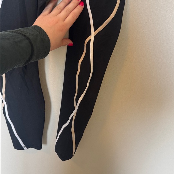 Members Mark Everyday Fashion Leggings Black with White and Cream Design - Picture 3 of 5